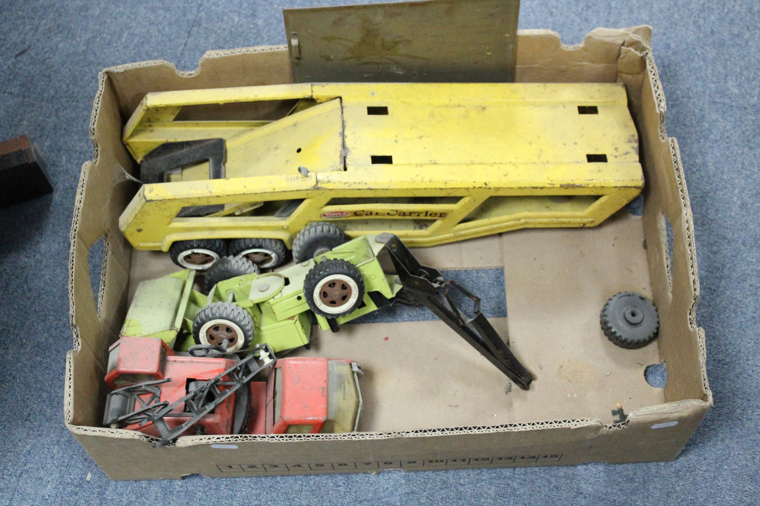 A Mattel toy “Barbie’s Ferrari”, boxed; a child’s four-piece drum kit; six Tonka toys; & various - Image 4 of 5