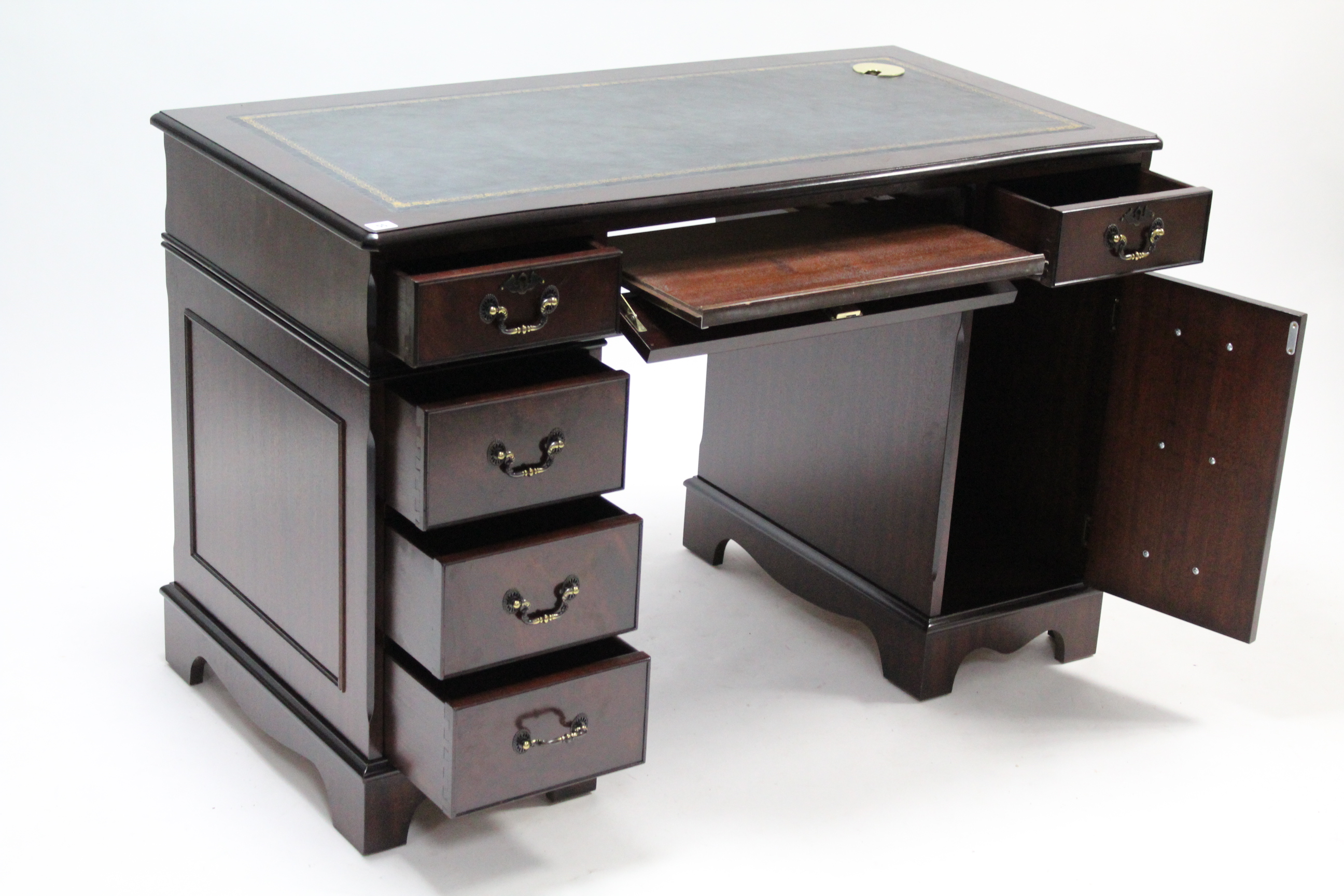 A reproduction mahogany break-front pedestal desk, inset gilt-tooled green leather, fitted with an - Image 2 of 4