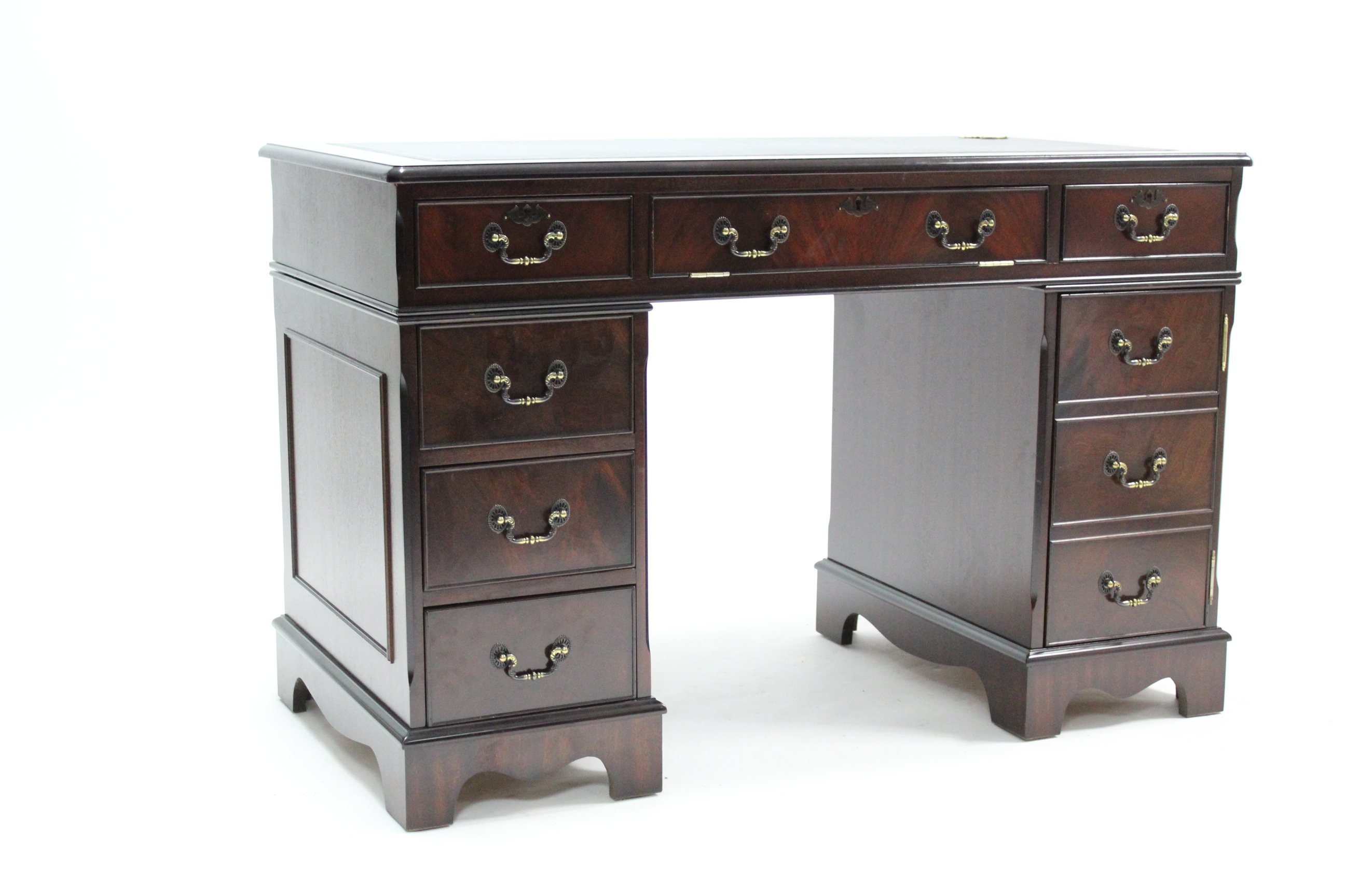 A reproduction mahogany break-front pedestal desk, inset gilt-tooled green leather, fitted with an - Image 4 of 4