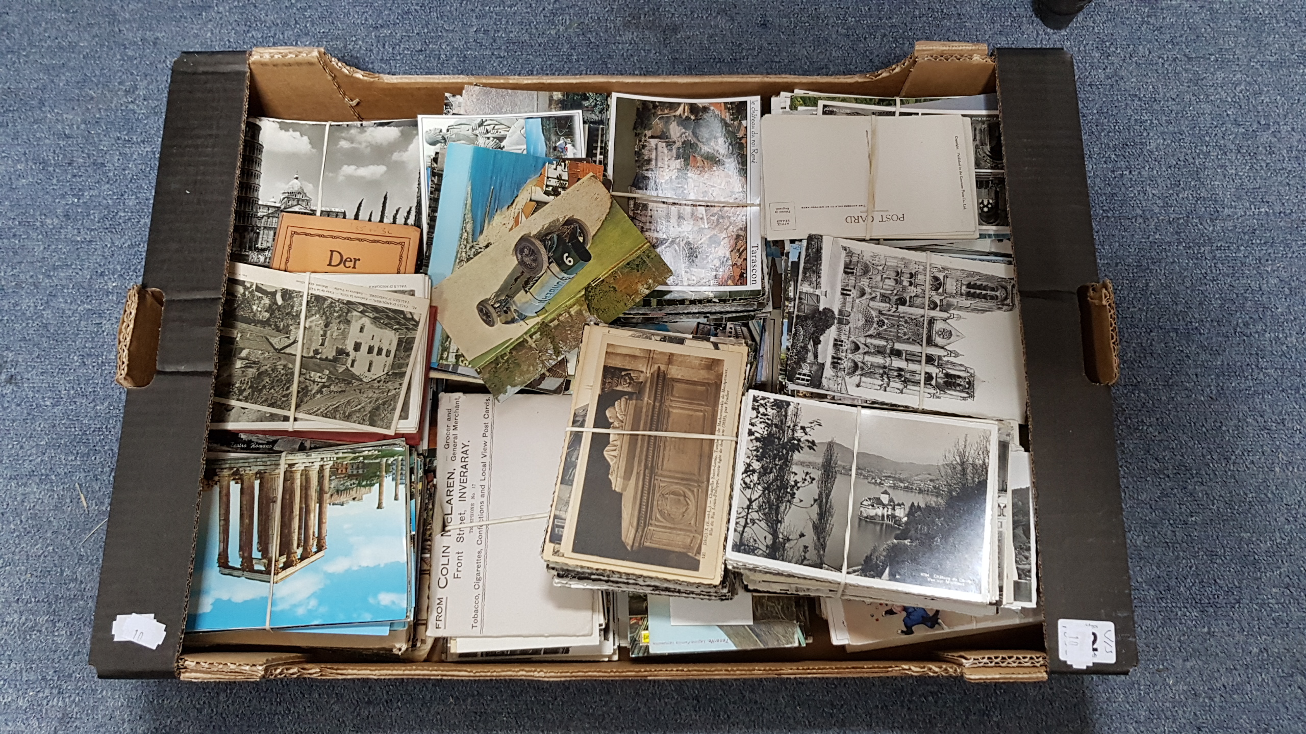 Approximately eight hundred loose postcards, early-late 20th century – British & foreign views,