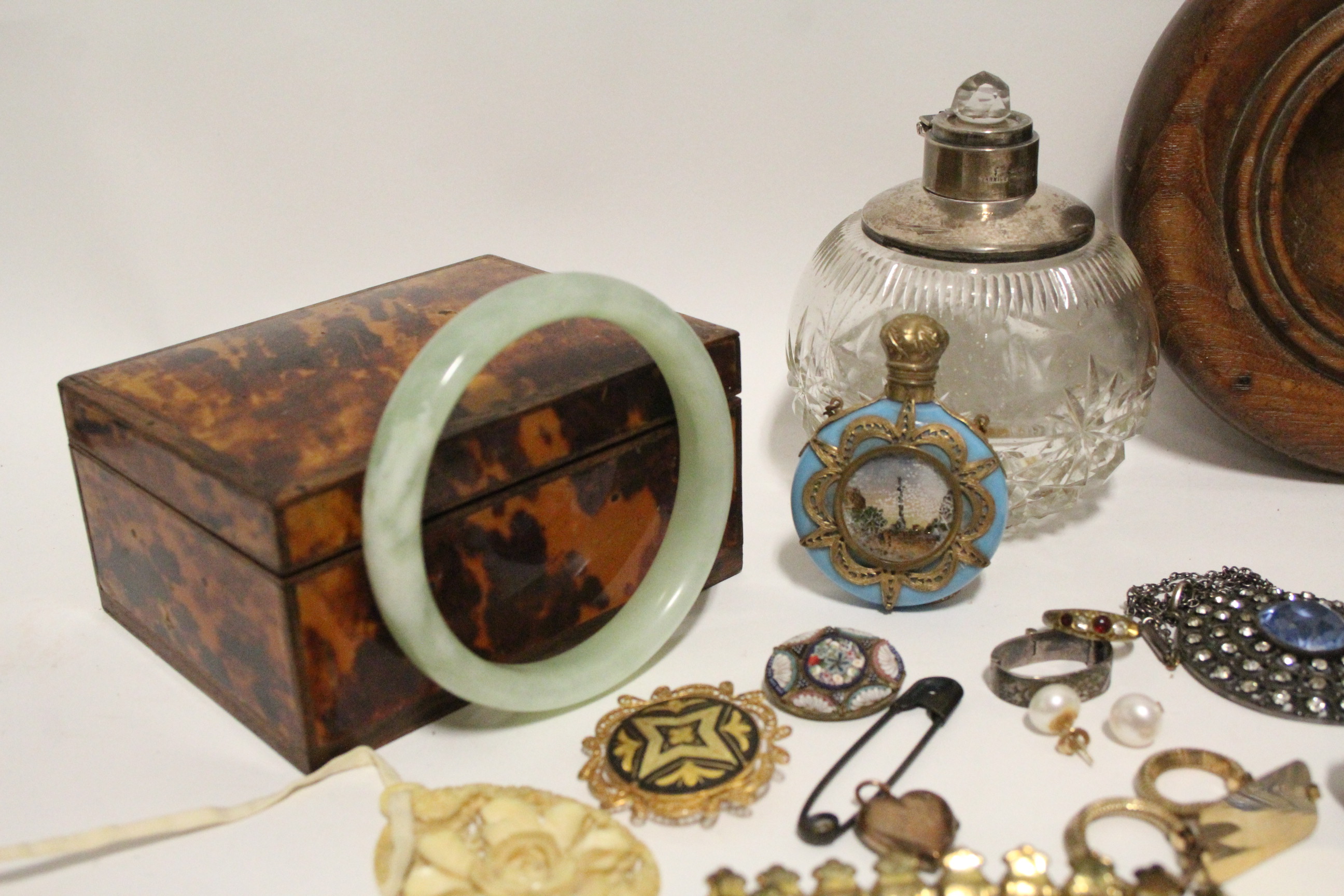 Various scent bottles; a tortoiseshell veneered box; a small square silver photograph frame, etc. - Image 3 of 5