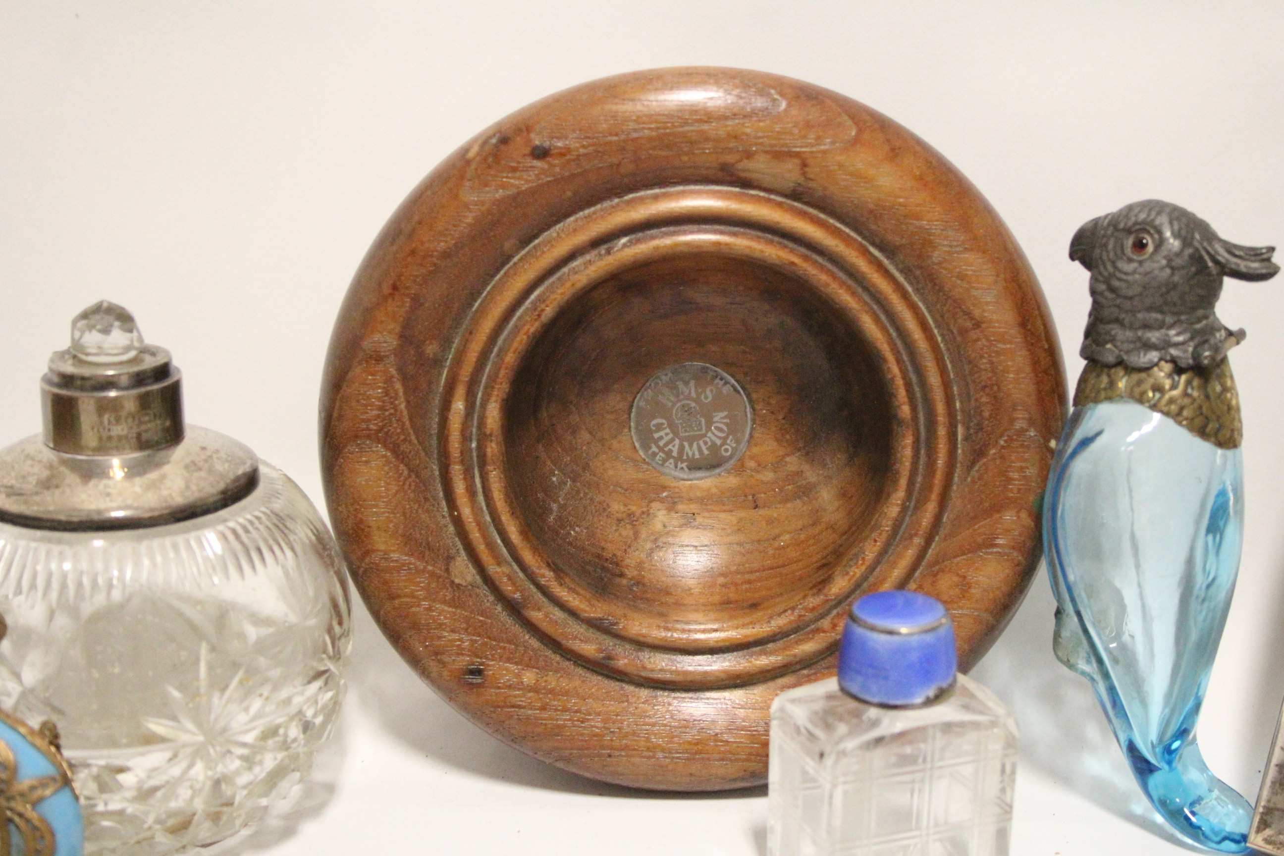 Various scent bottles; a tortoiseshell veneered box; a small square silver photograph frame, etc. - Image 2 of 5