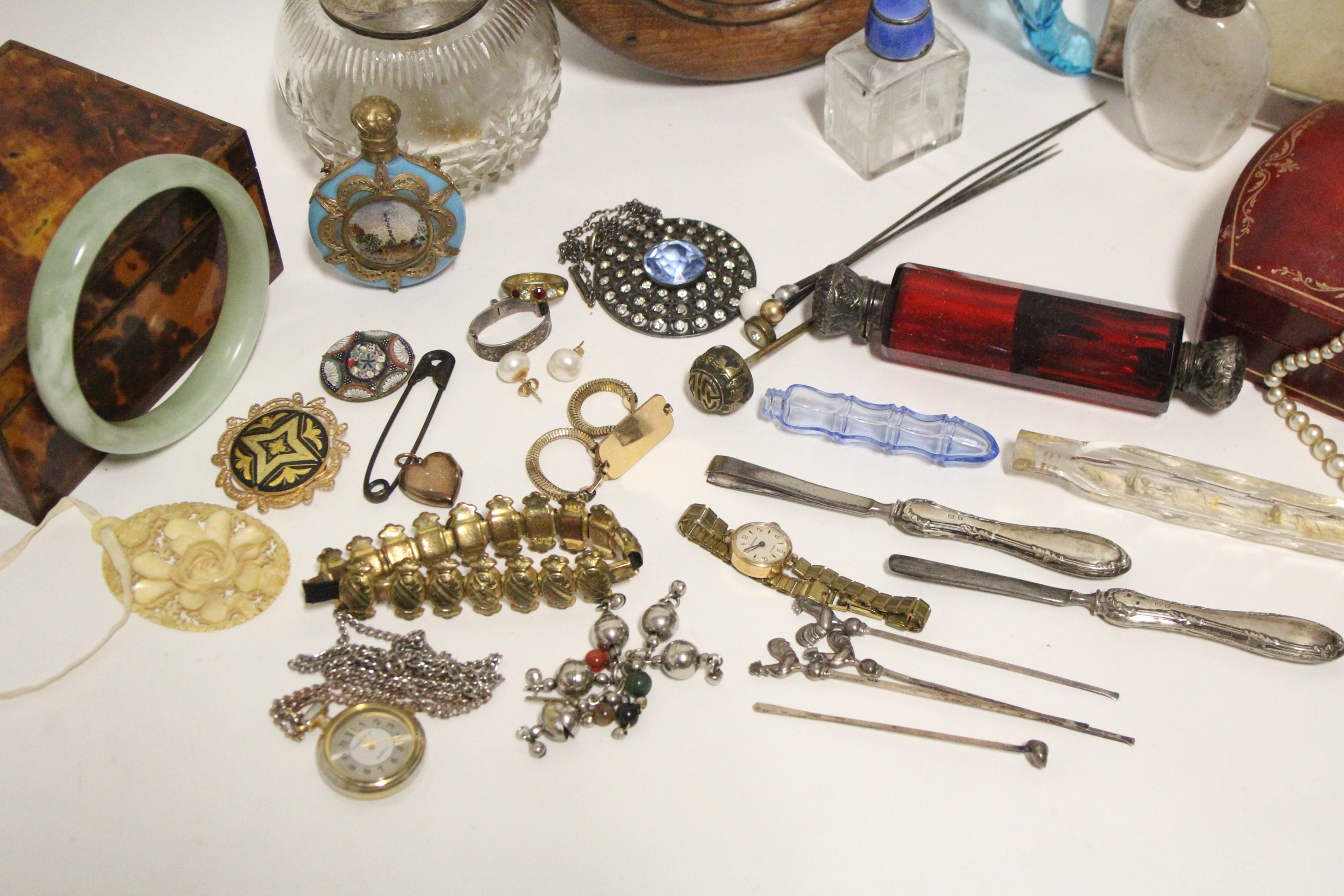 Various scent bottles; a tortoiseshell veneered box; a small square silver photograph frame, etc. - Image 4 of 5