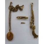 Gold and yellow metal jewellery: to include a late Victorian 9ct gold brooch 11