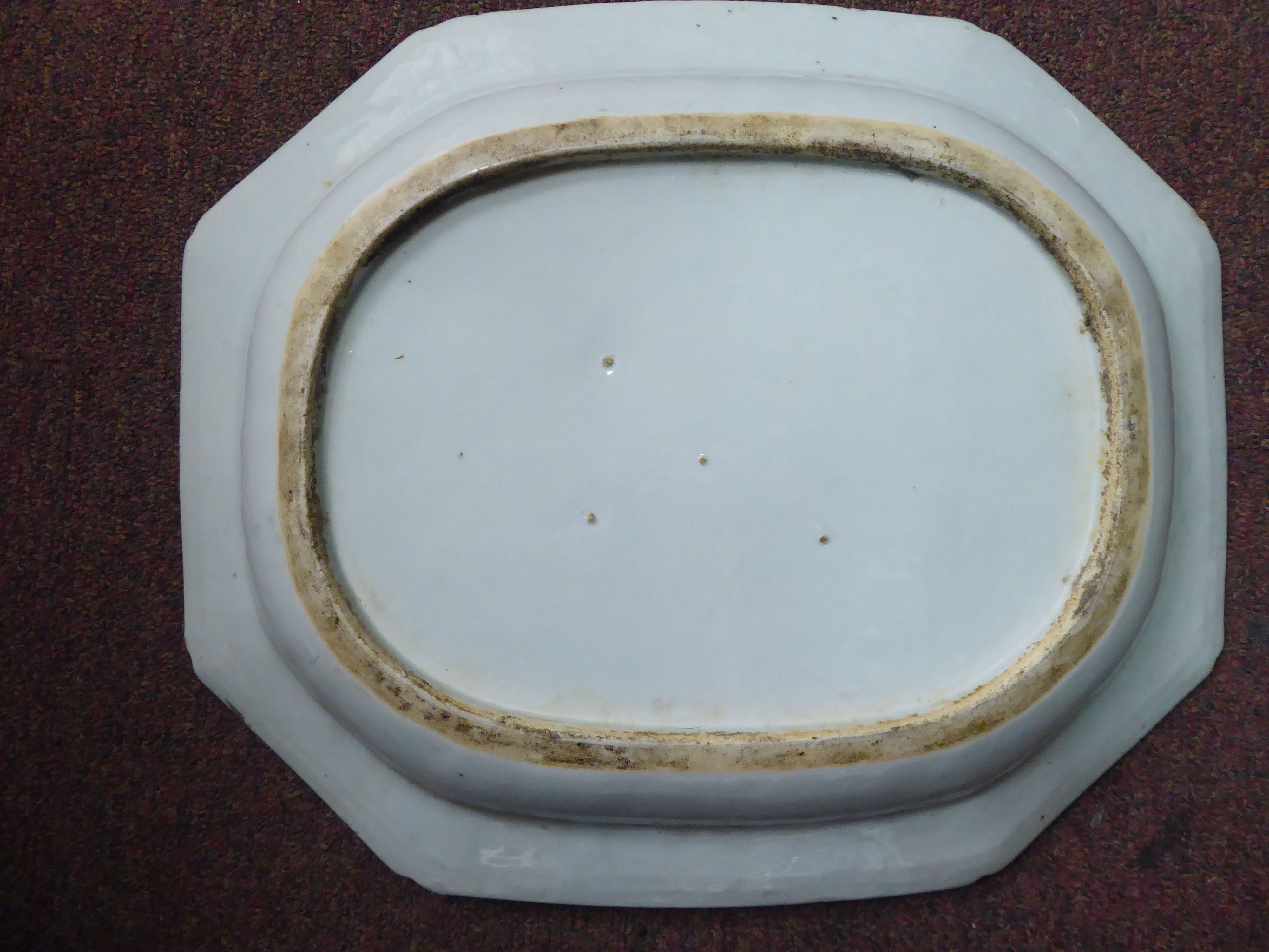 A late 18th/early 19thC Chinese porcelain dish of elongated, octagonal form, - Image 2 of 3