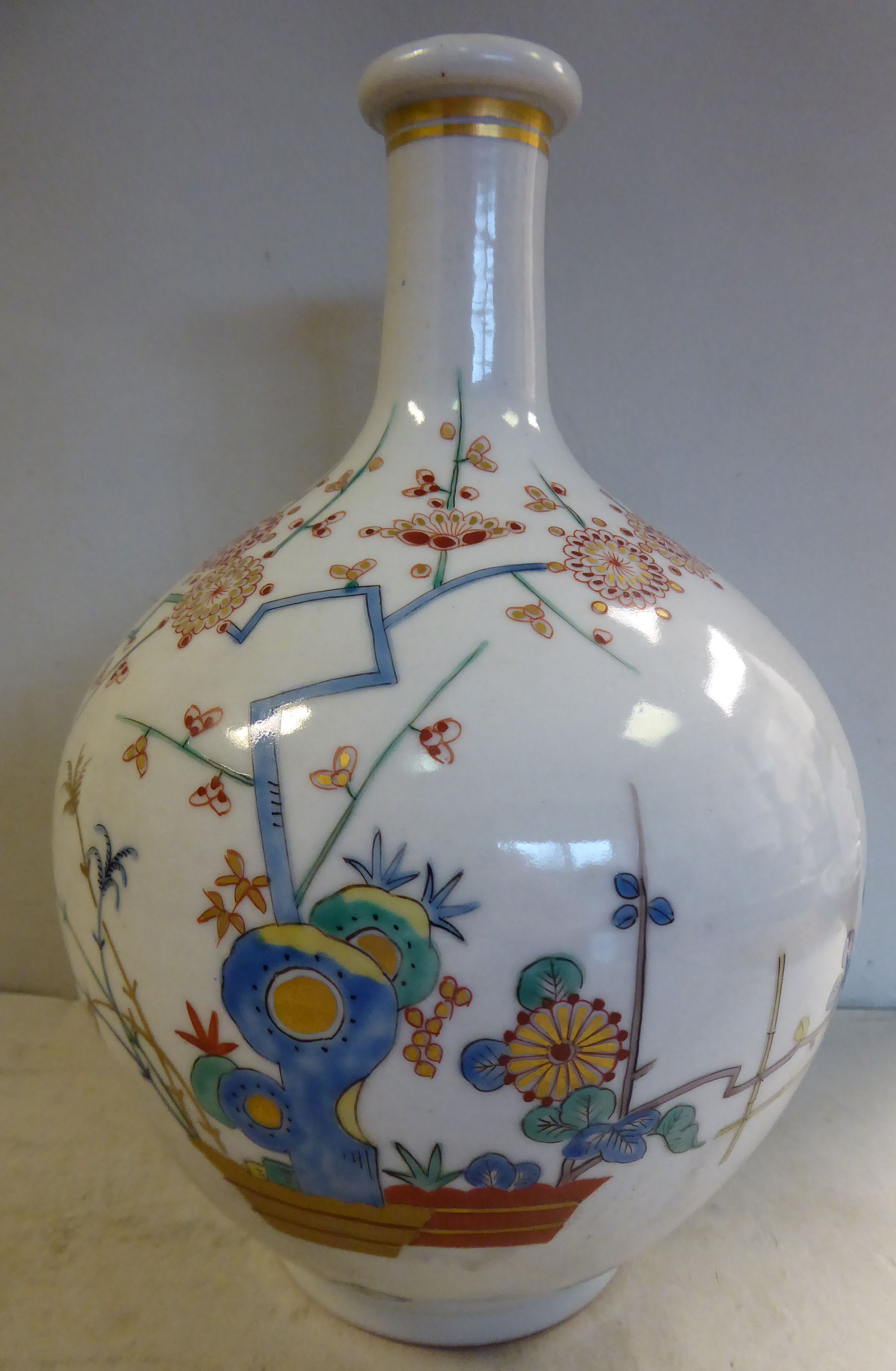 A late 19th/early 20thC Japanese porcelain bottle vase of ovoid form, the short,