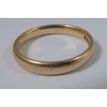 A 9ct gold wedding ring