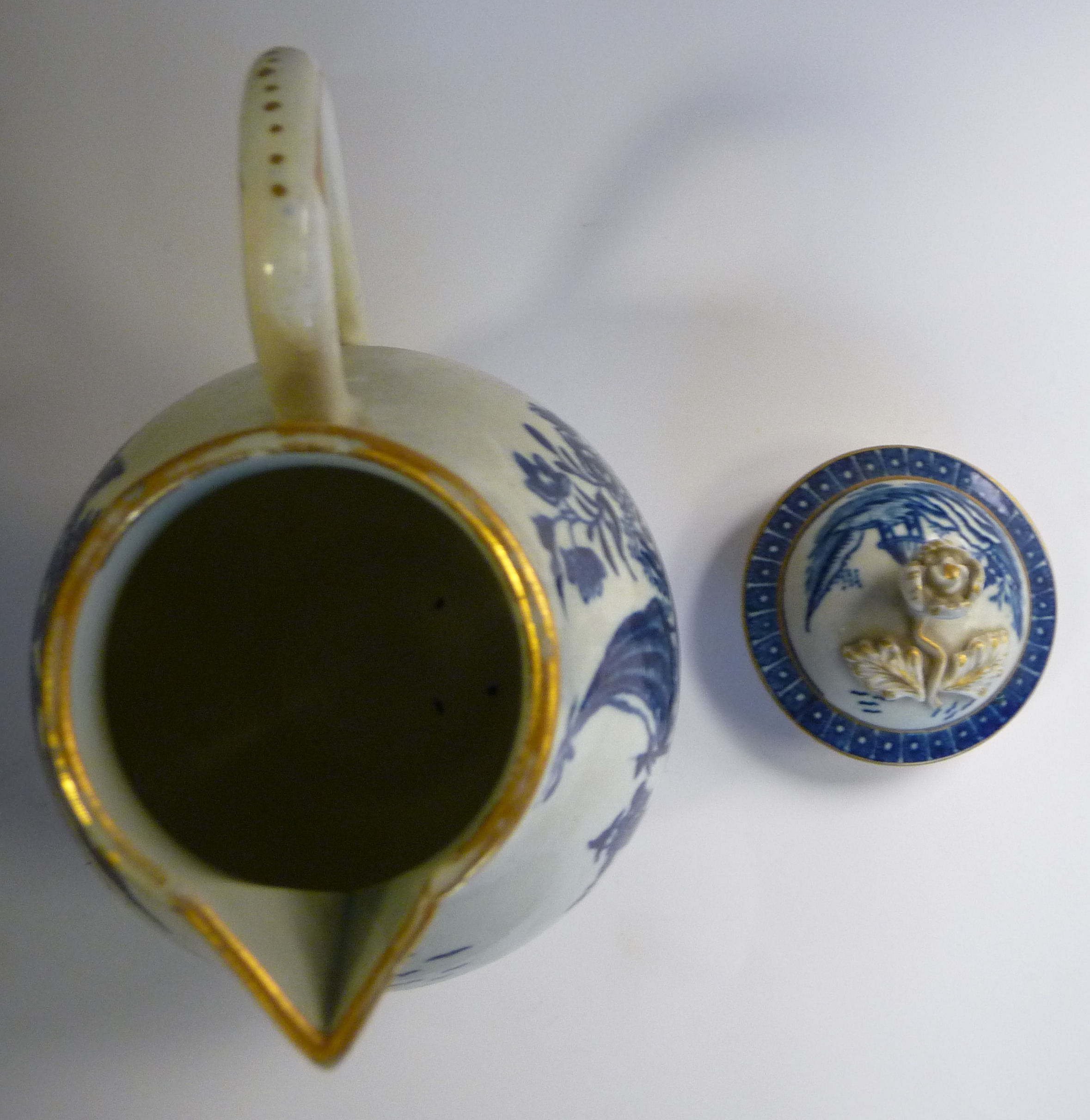 A late 18thC Dr Wall period Worcester porcelain ovoid shaped, sparrow beak jug and lid, - Image 5 of 7