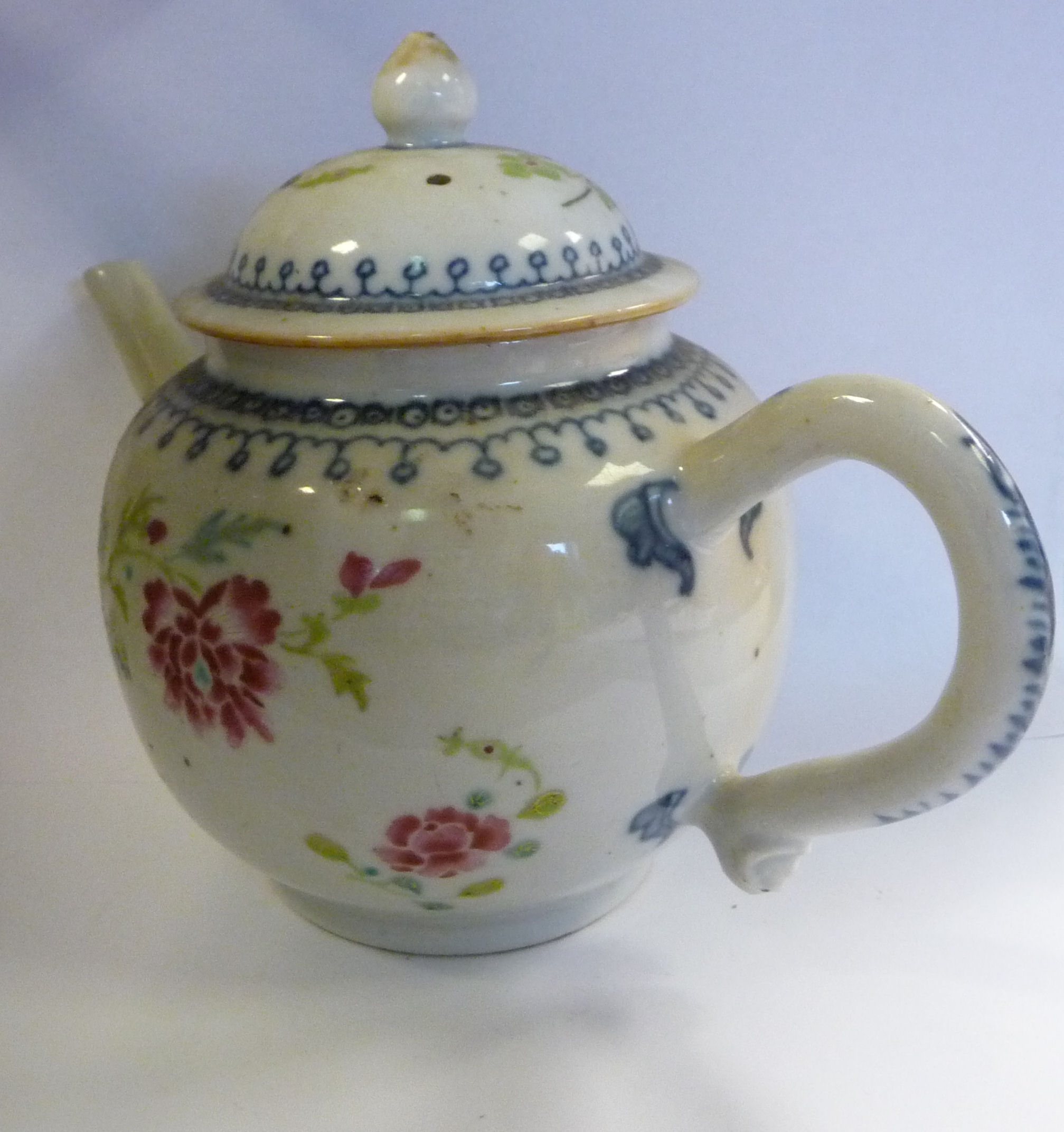 A late 18thC Chinese porcelain teapot of globular form with a domed and knop, - Image 4 of 7
