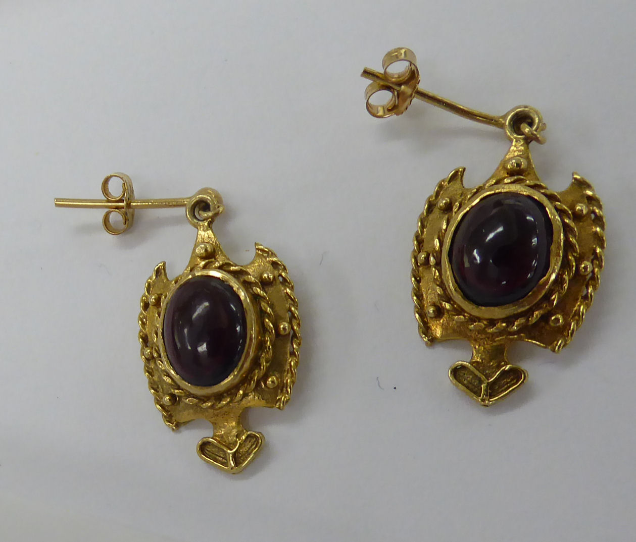 A pair of 9ct gold and garnet set pendant earrings 11