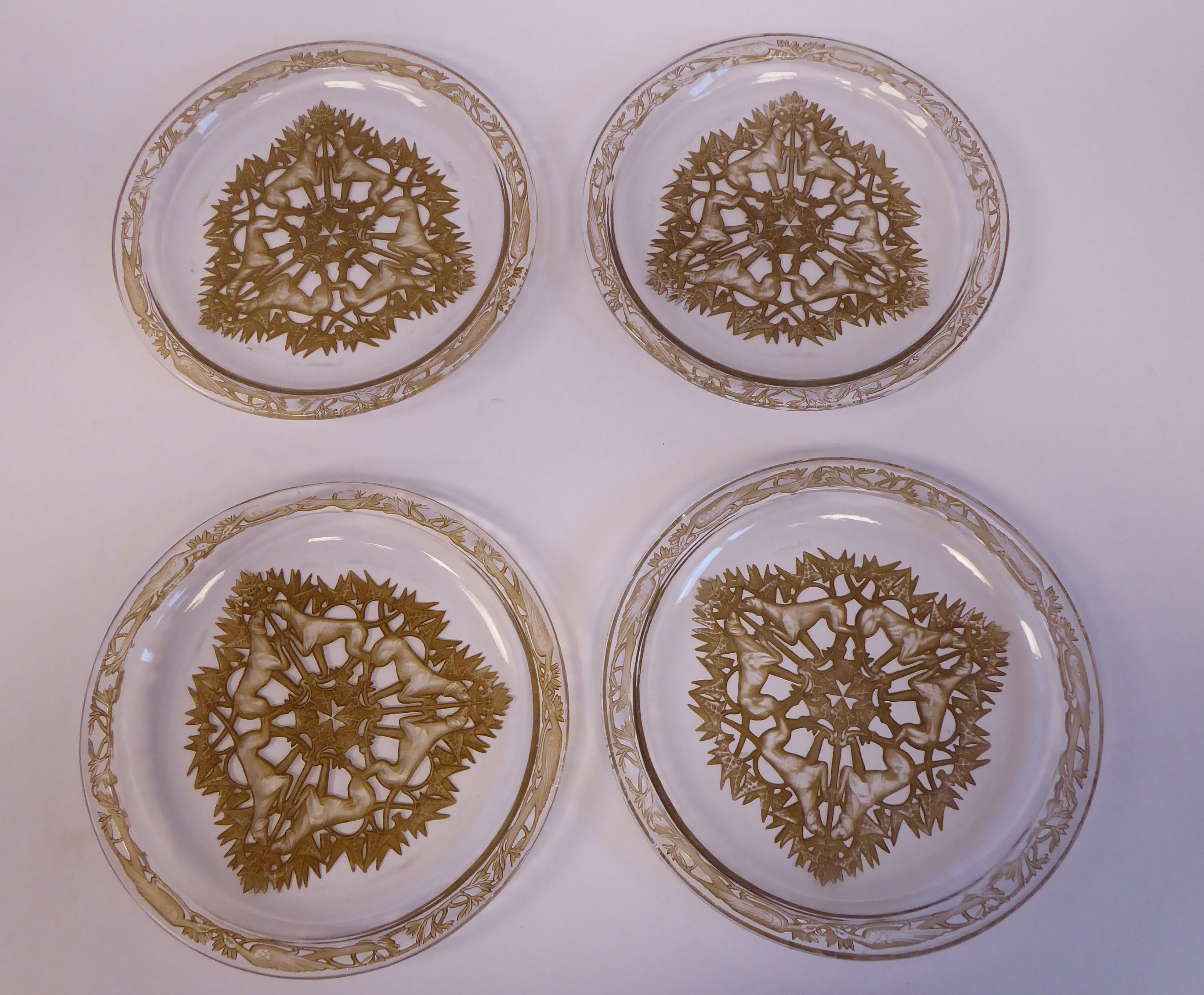 A set of fifteen Lalique Chase Chiens pattern glass plates, model 3001, - Image 4 of 12