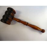 A late 19thC lignum vitae ring turned gavel, on an elliptical handle 9.