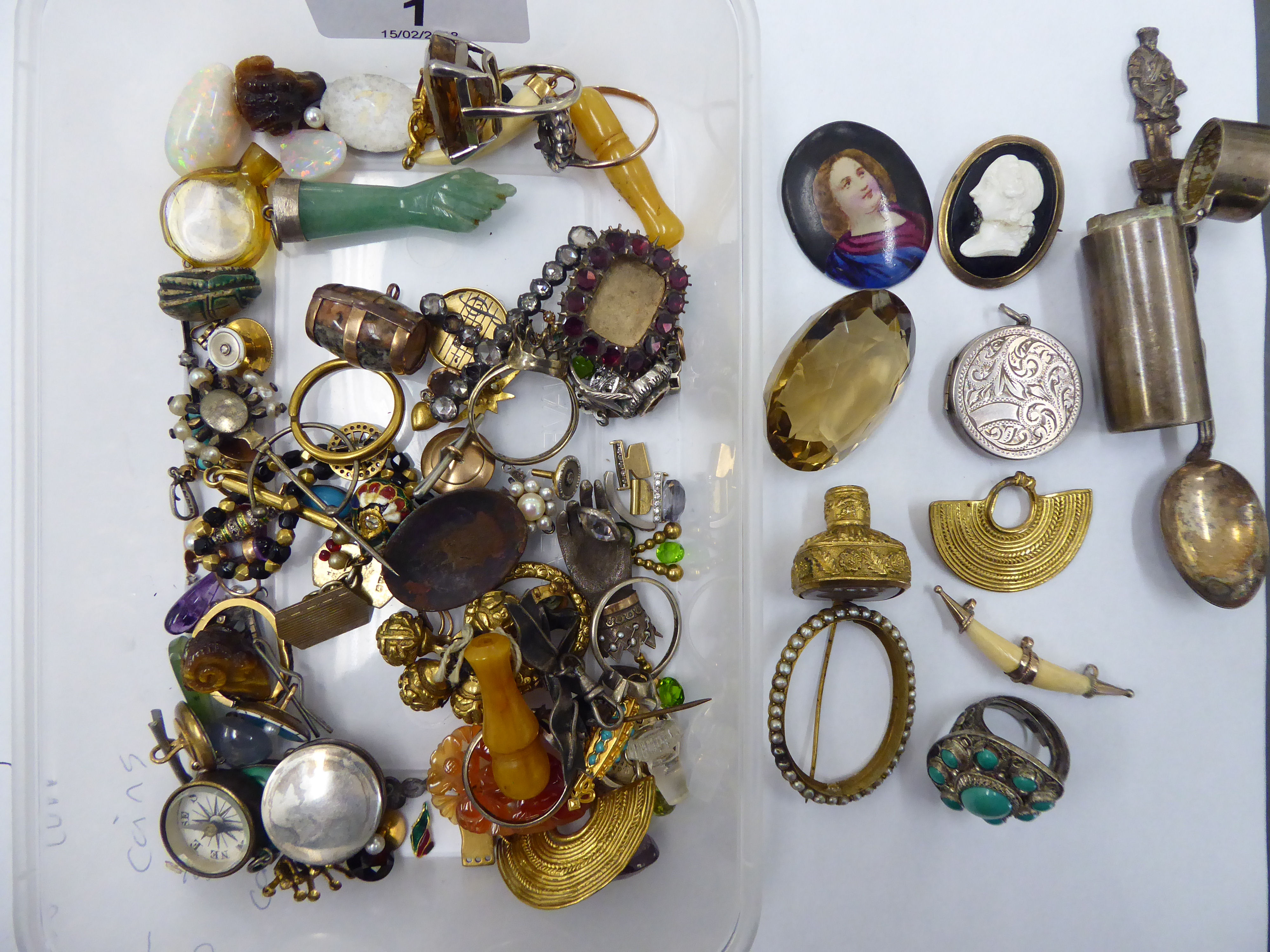 Costume jewellery,