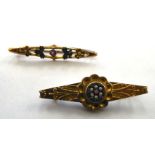 Two Victorian 9ct gold bar brooches 11