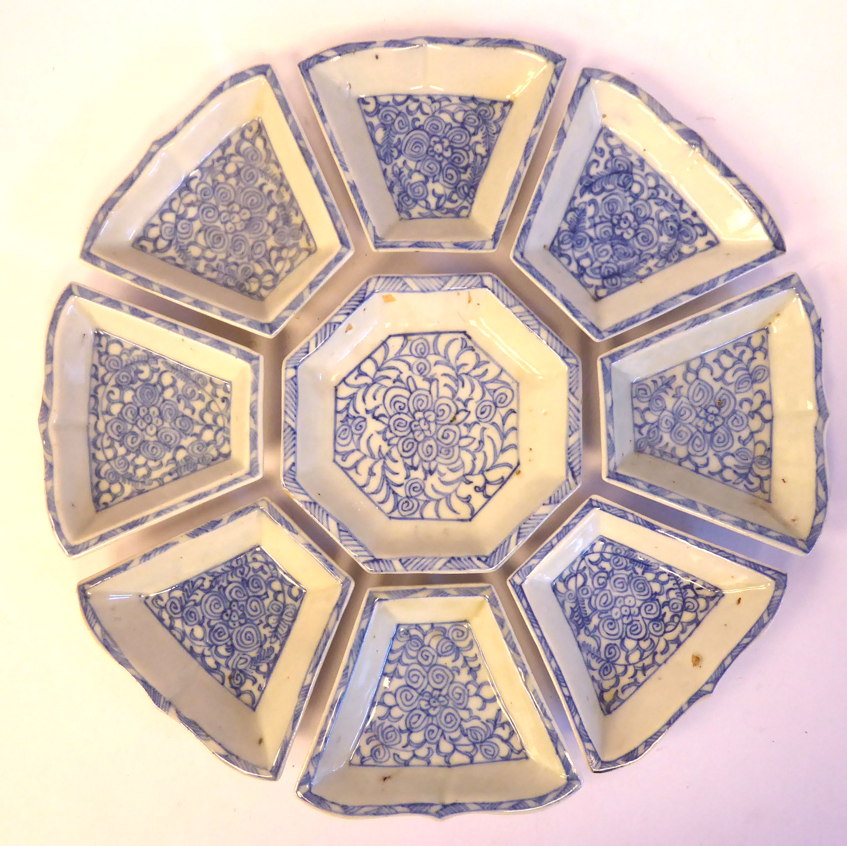 An 18thC Chinese porcelain supper set, comprising a central octagonal dish 4.