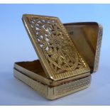 An early 19thC 18ct gold vinaigrette of rectangular box design with engine turned ornament,