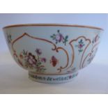 A late 18thC Chinese porcelain footed bowl,