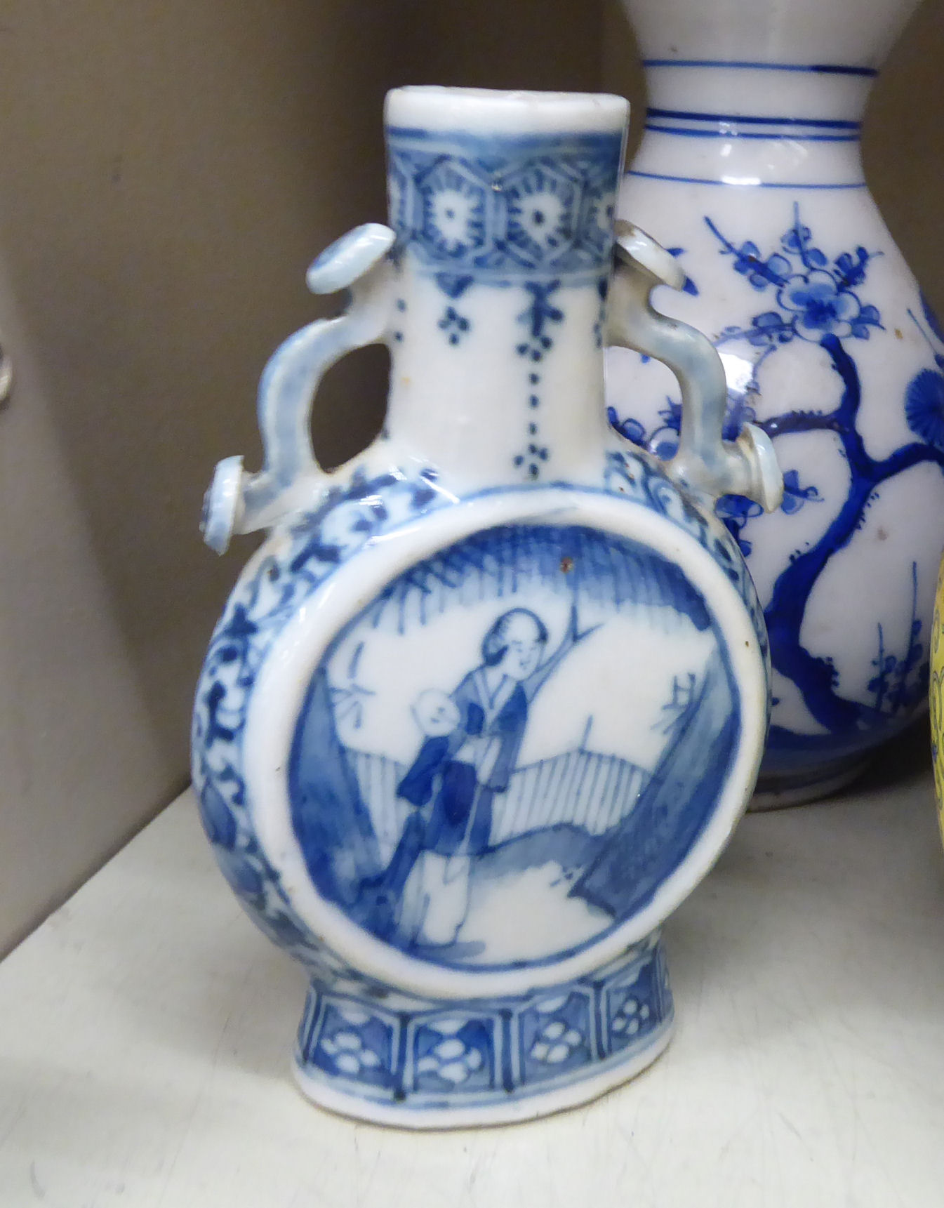 Oriental porcelain: to include a pair of late 19thC Chinese porcelain crackle glazed vases, - Image 8 of 9