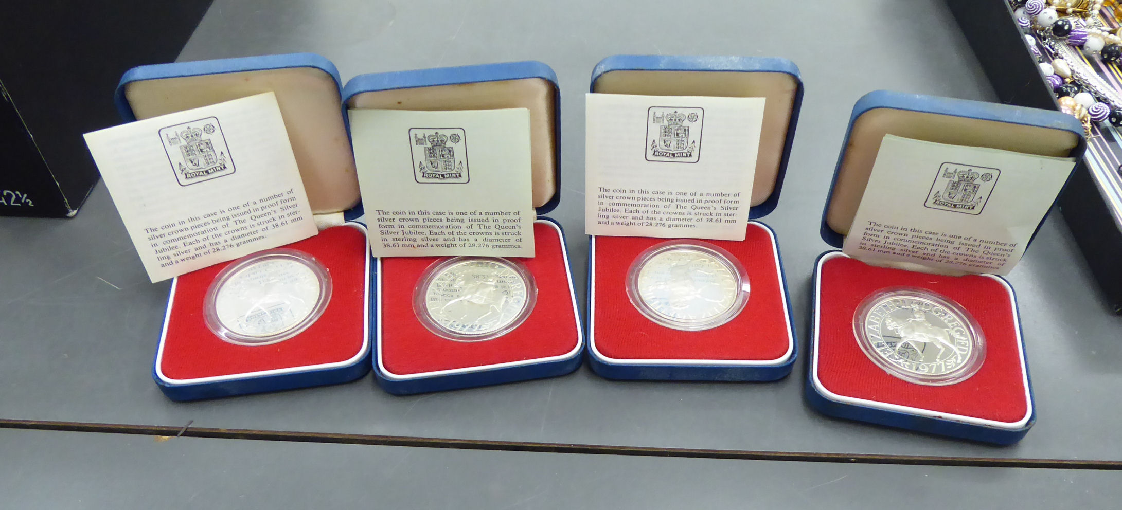 Uncollated Royal Mint and other commemorative crowns CS - Image 4 of 4