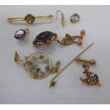 Gold and yellow metal items of personal ornament: to include a 9ct gold bar brooch,