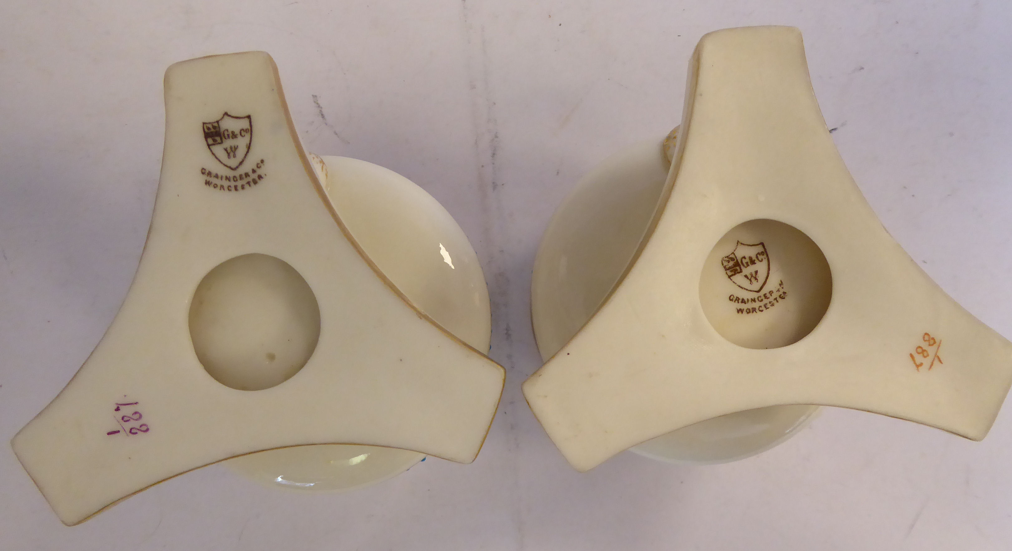 A pair of late 19thC Graingers Worcester ivory glazed and gilded porcelain, - Image 10 of 10