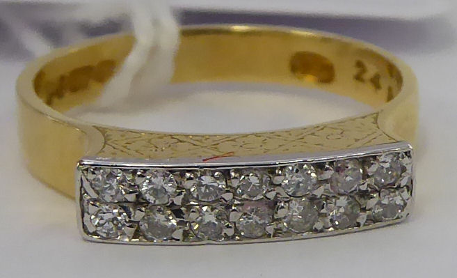An 18ct gold two row diamond ring 11