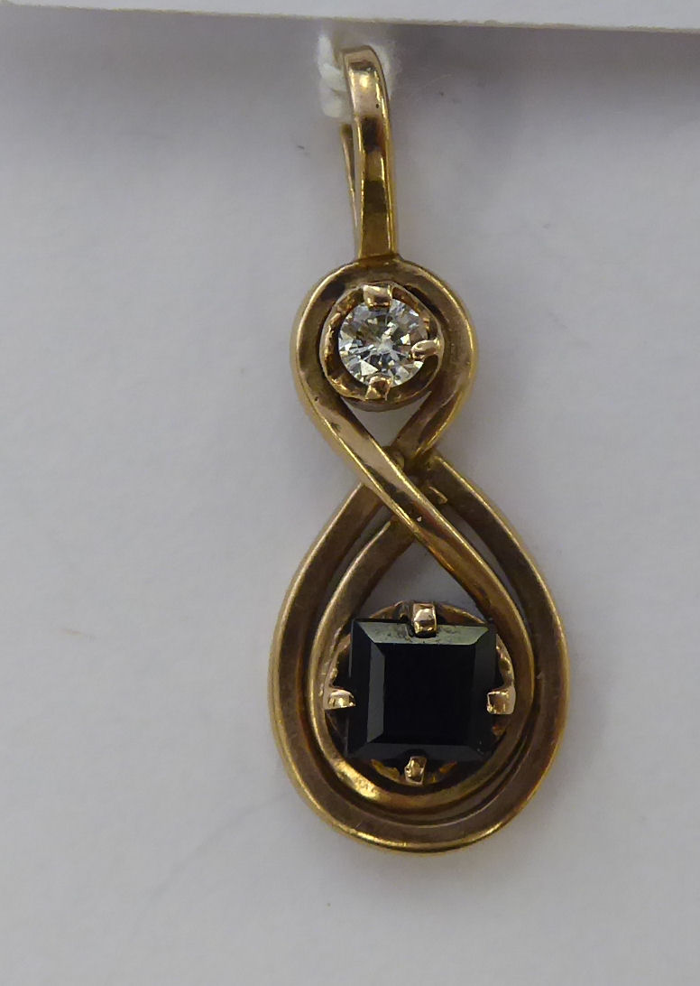 A 9ct gold pendant,