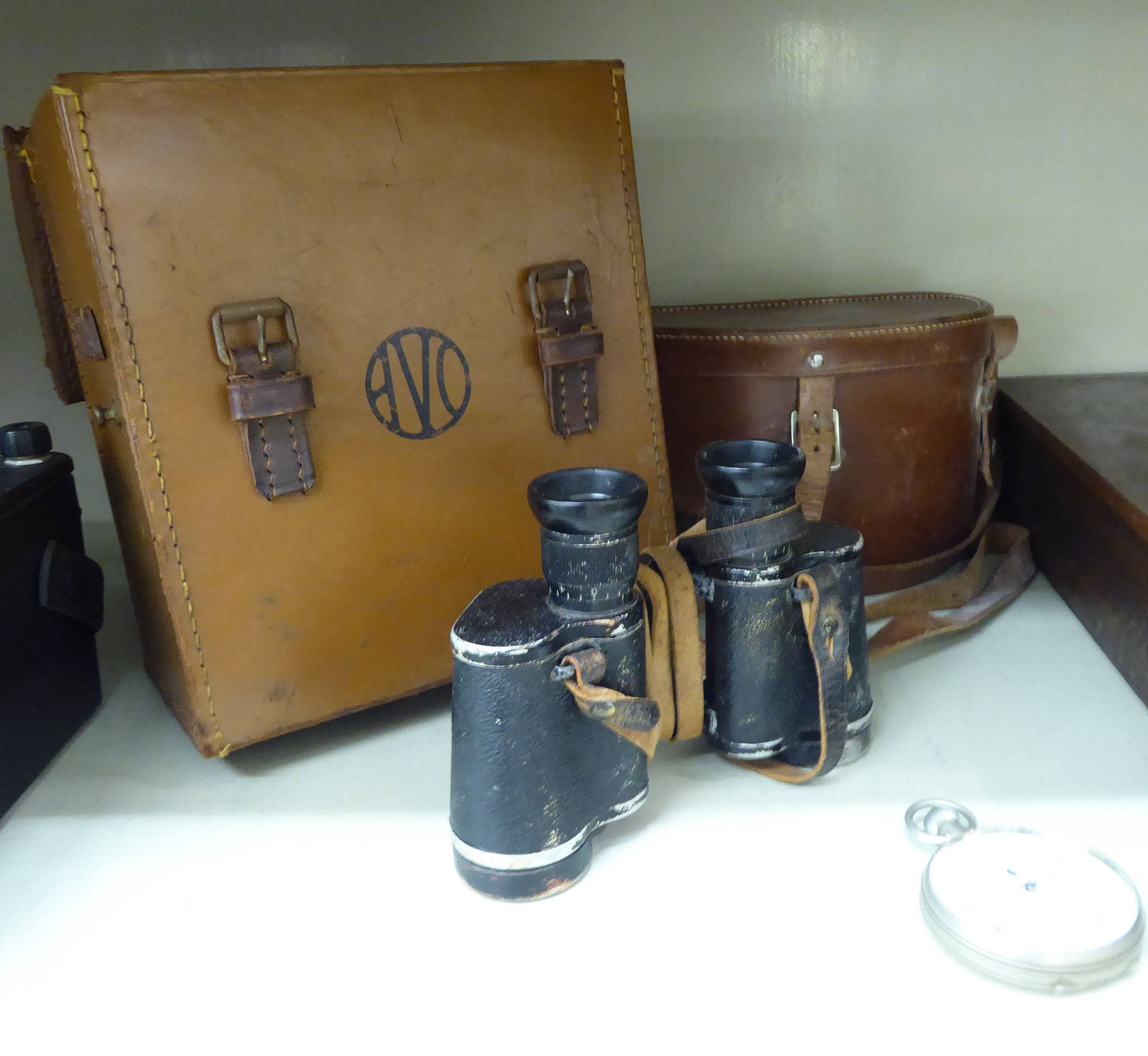 A mixed lot: to include an Avonmeter 8, in a stitched hide carrying case; and assorted cutlery, - Image 3 of 3