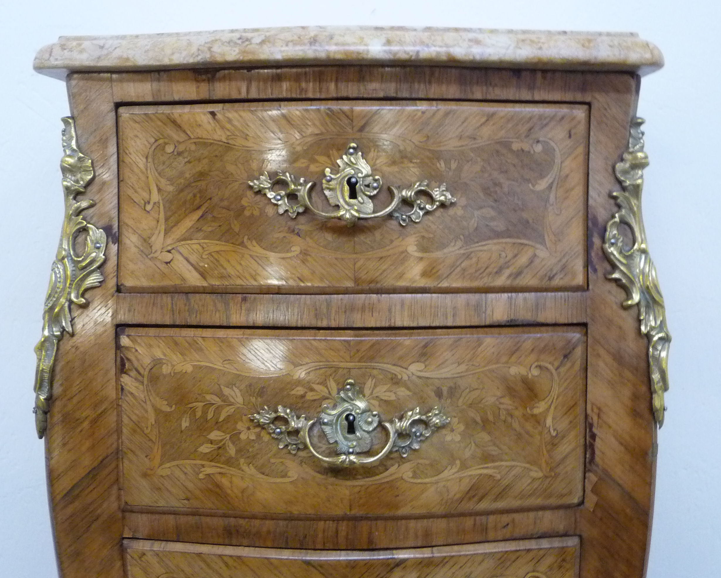 An early 20thC Louis XV inspired satinwood inlaid Kingwood veneered pedestal chest with a - Image 3 of 9