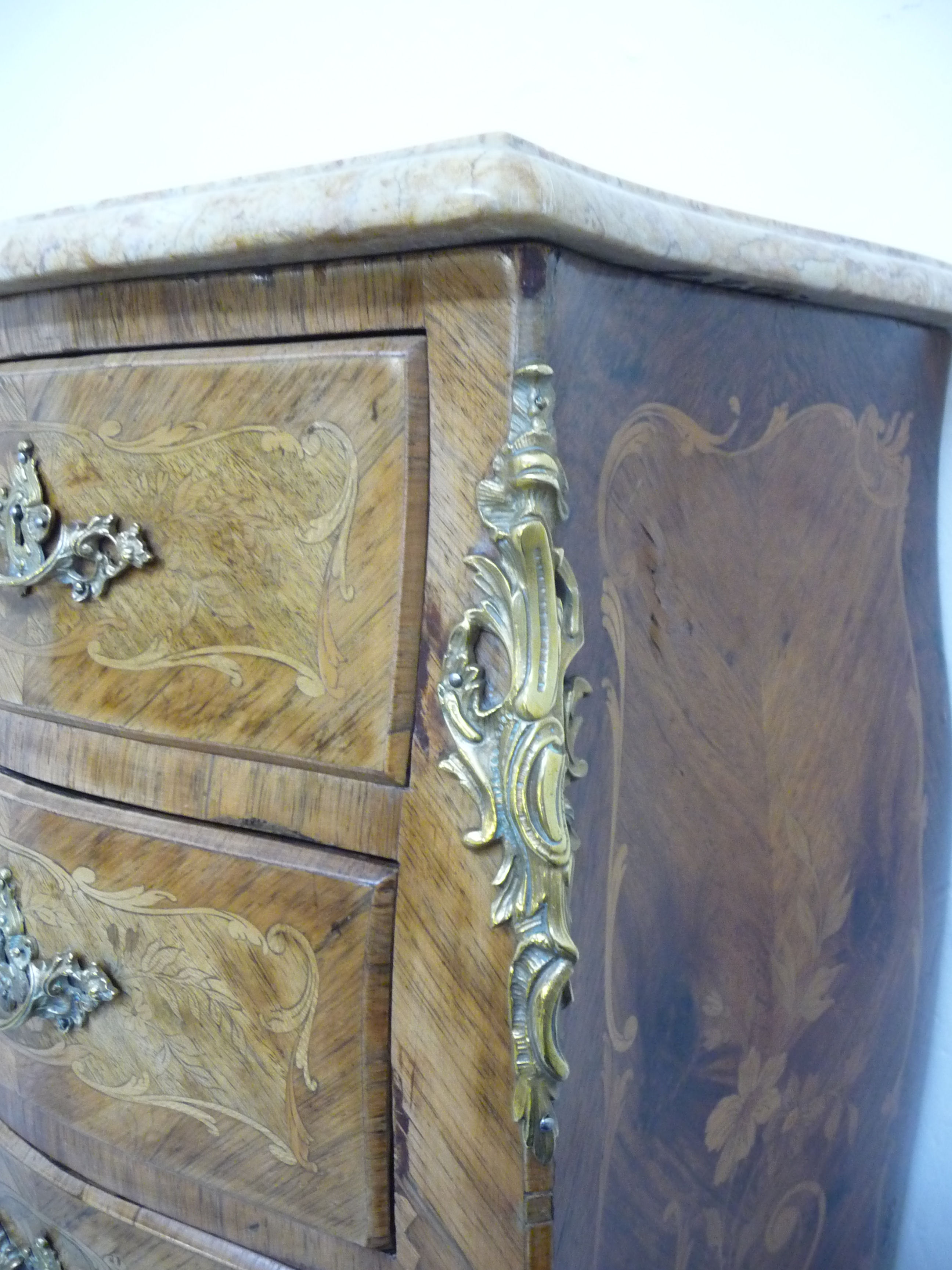 An early 20thC Louis XV inspired satinwood inlaid Kingwood veneered pedestal chest with a - Image 5 of 9