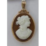 An 'antique' 9ct gold and cameo set pendant,