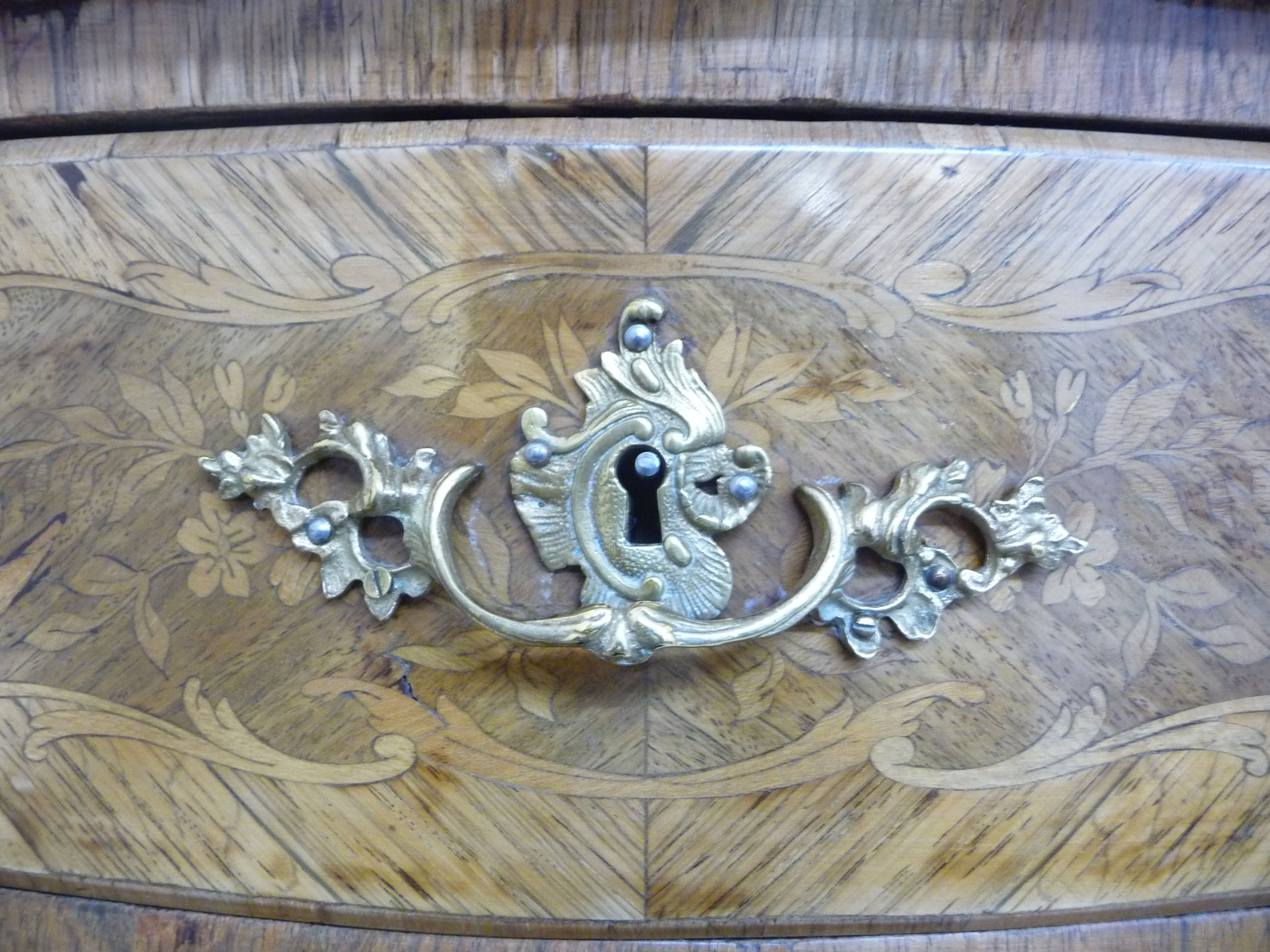 An early 20thC Louis XV inspired satinwood inlaid Kingwood veneered pedestal chest with a - Image 9 of 9