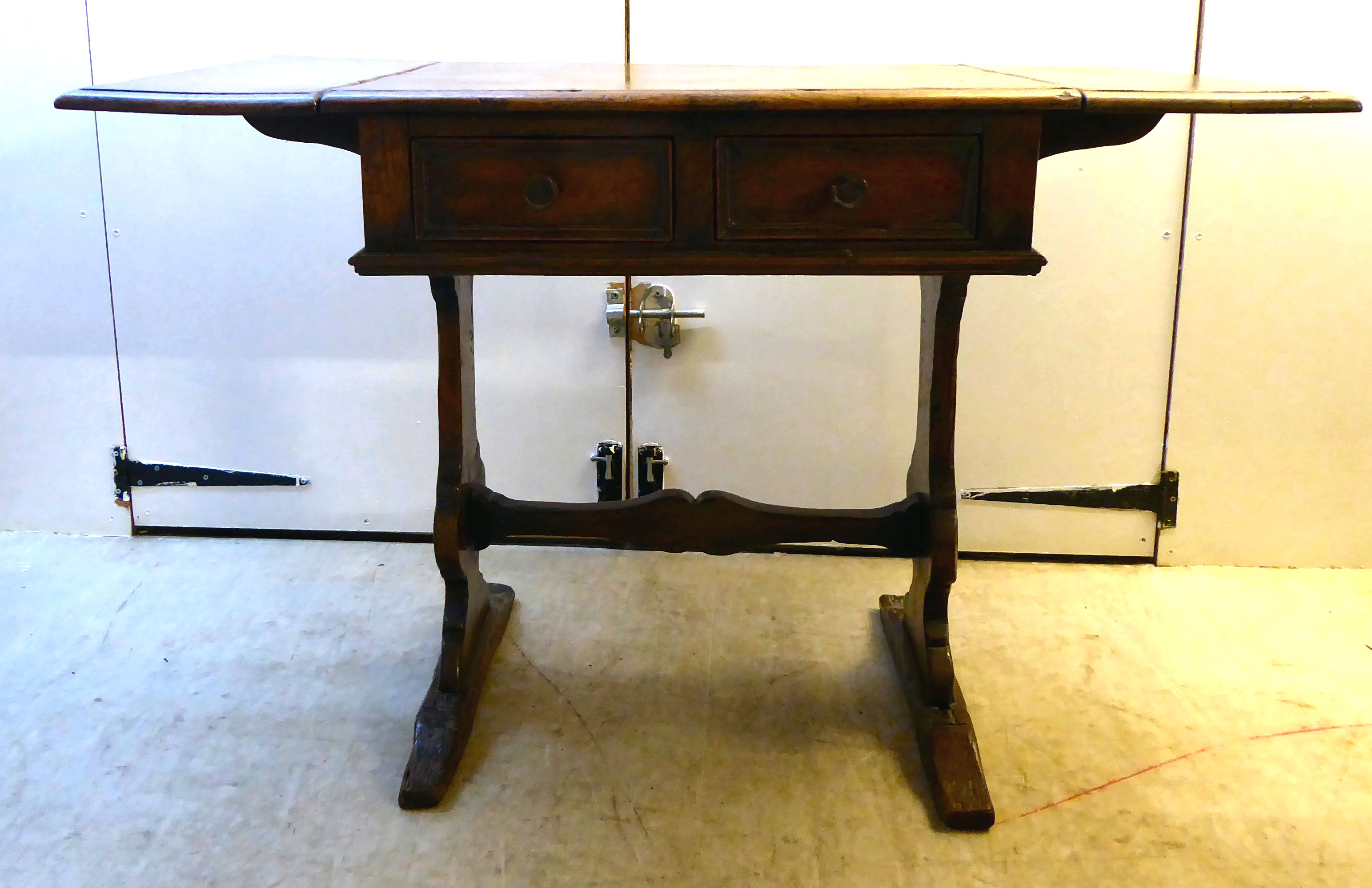 A reproduction of an 18thC country made oak Pembroke design table, - Image 4 of 7