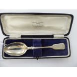 A silver fiddle pattern teaspoon Sheffield 1918 cased 11