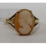 A 9ct gold cameo portrait ring 11