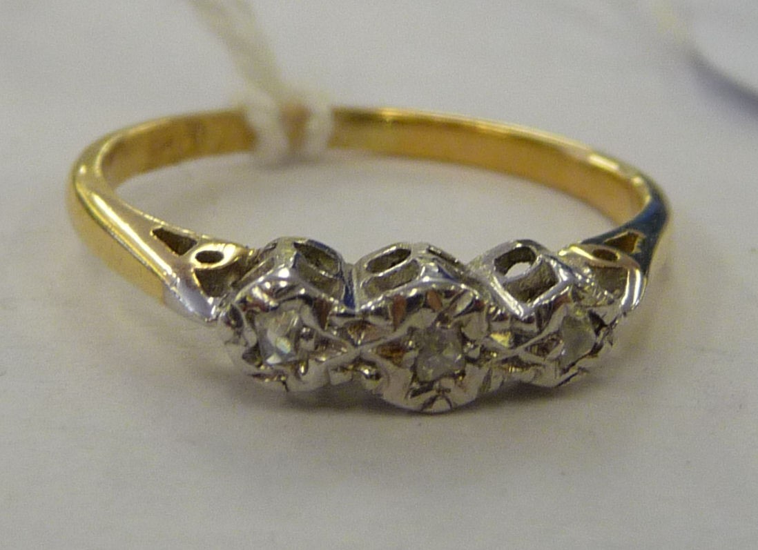 An 18ct gold ring,