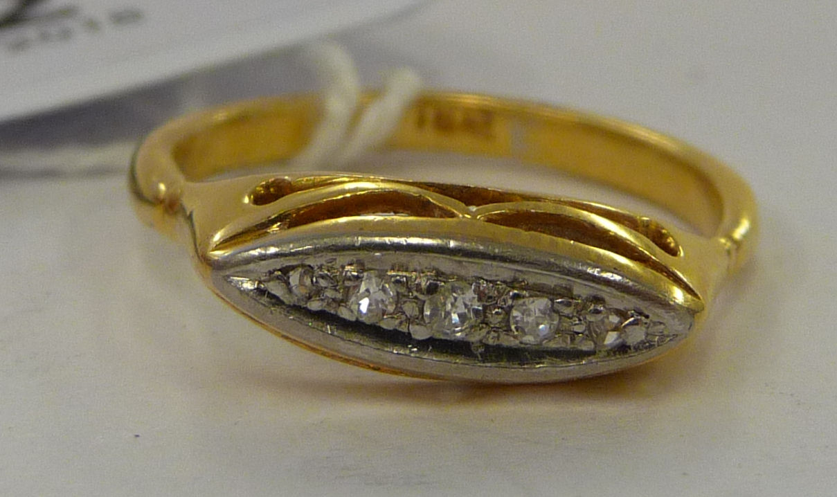 An 18ct gold ring,