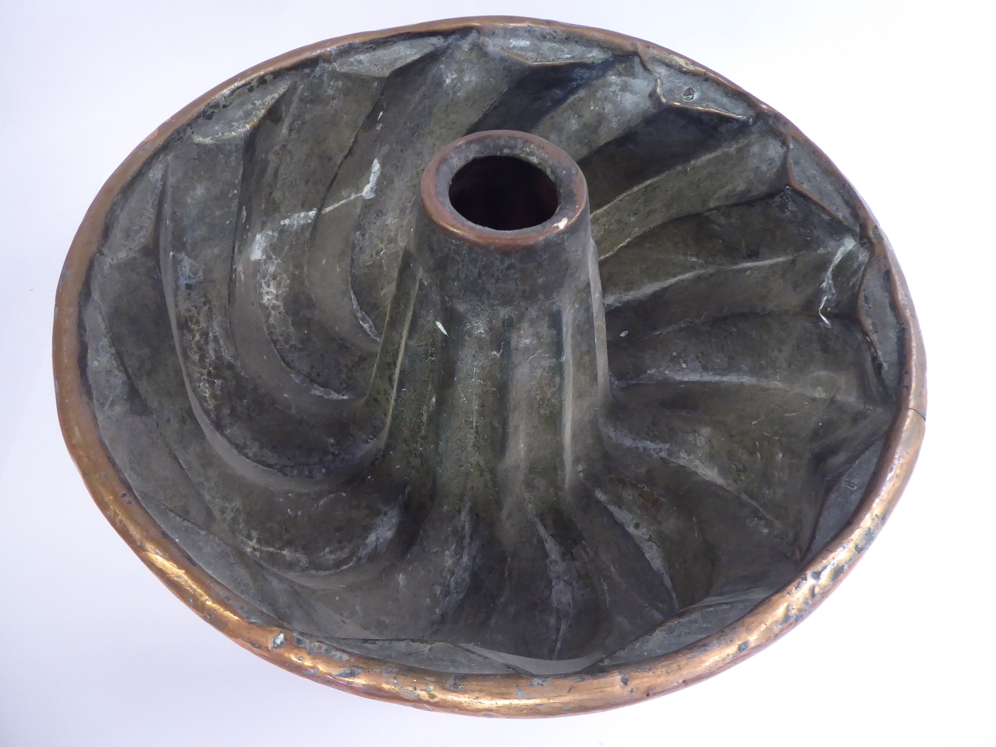 A mid 19thC copper jelly mould of wrythen doughnut form 10''dia - Image 2 of 3