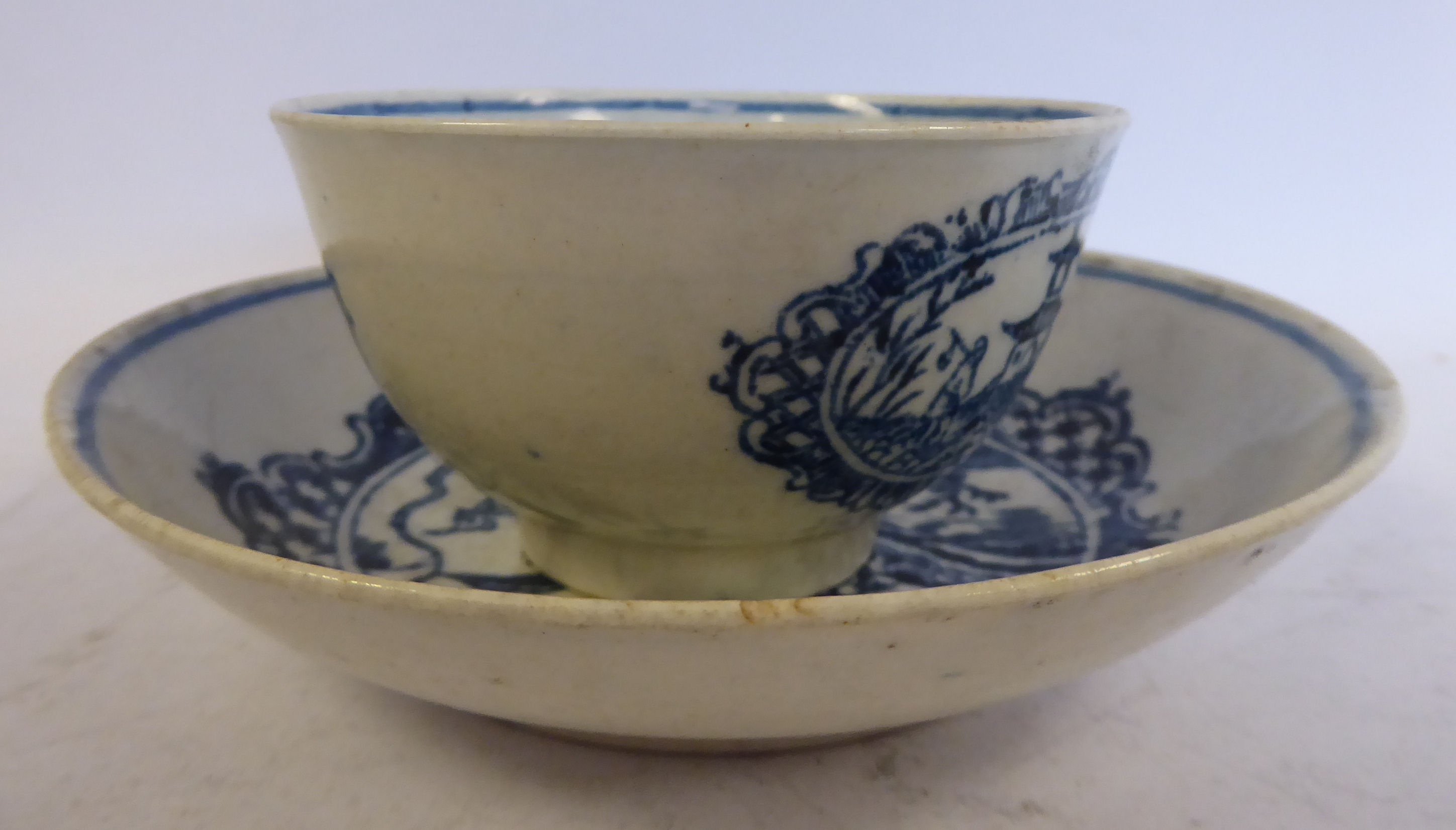 A late 18thC Liverpool (Peningtons) porcelain tea bowl and saucer,