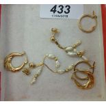 Yellow metal items of personal ornament: to include a pair of hoop earrings 11