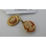 Two similar 9ct gold portrait cameo set pendants 11