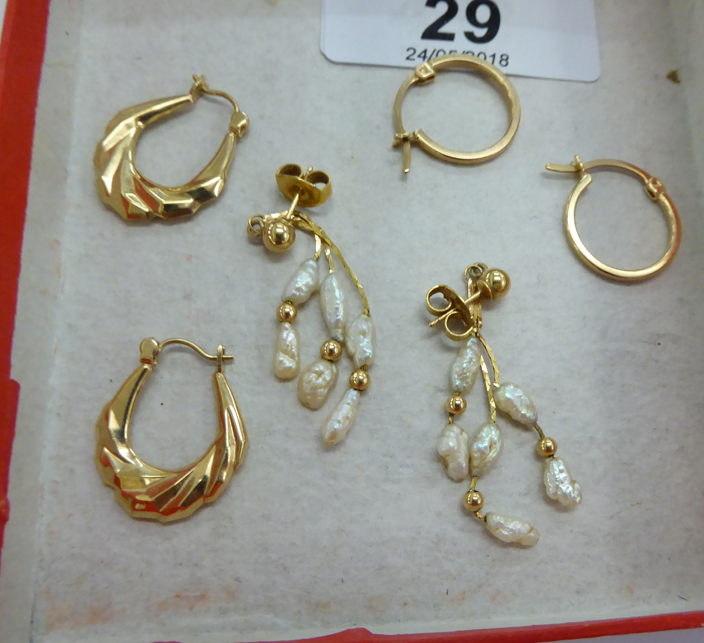 Yellow metal items of personal ornament: to include a pair of hoop earrings 11