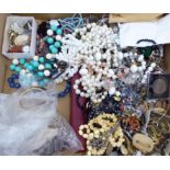 Costume jewellery: to include brooches,