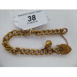 A 9ct gold curb link bracelet with a conch shell charm and heart shaped padlock clasp 11