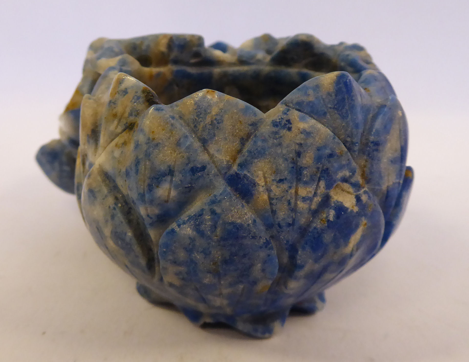 A Chinese carved lapis lazuli vase, fashioned as two conjoined lotus flowers 2. - Image 4 of 8