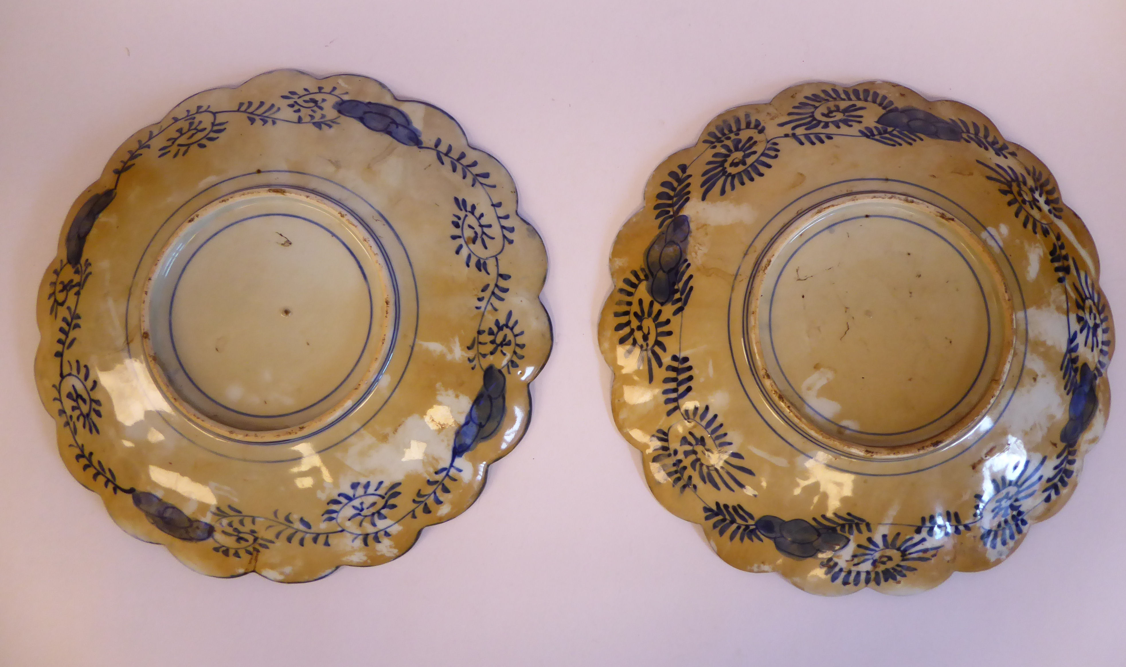 A pair of late 19thC Chinese Imari porcelain wavy edged, footed dishes, - Image 3 of 3