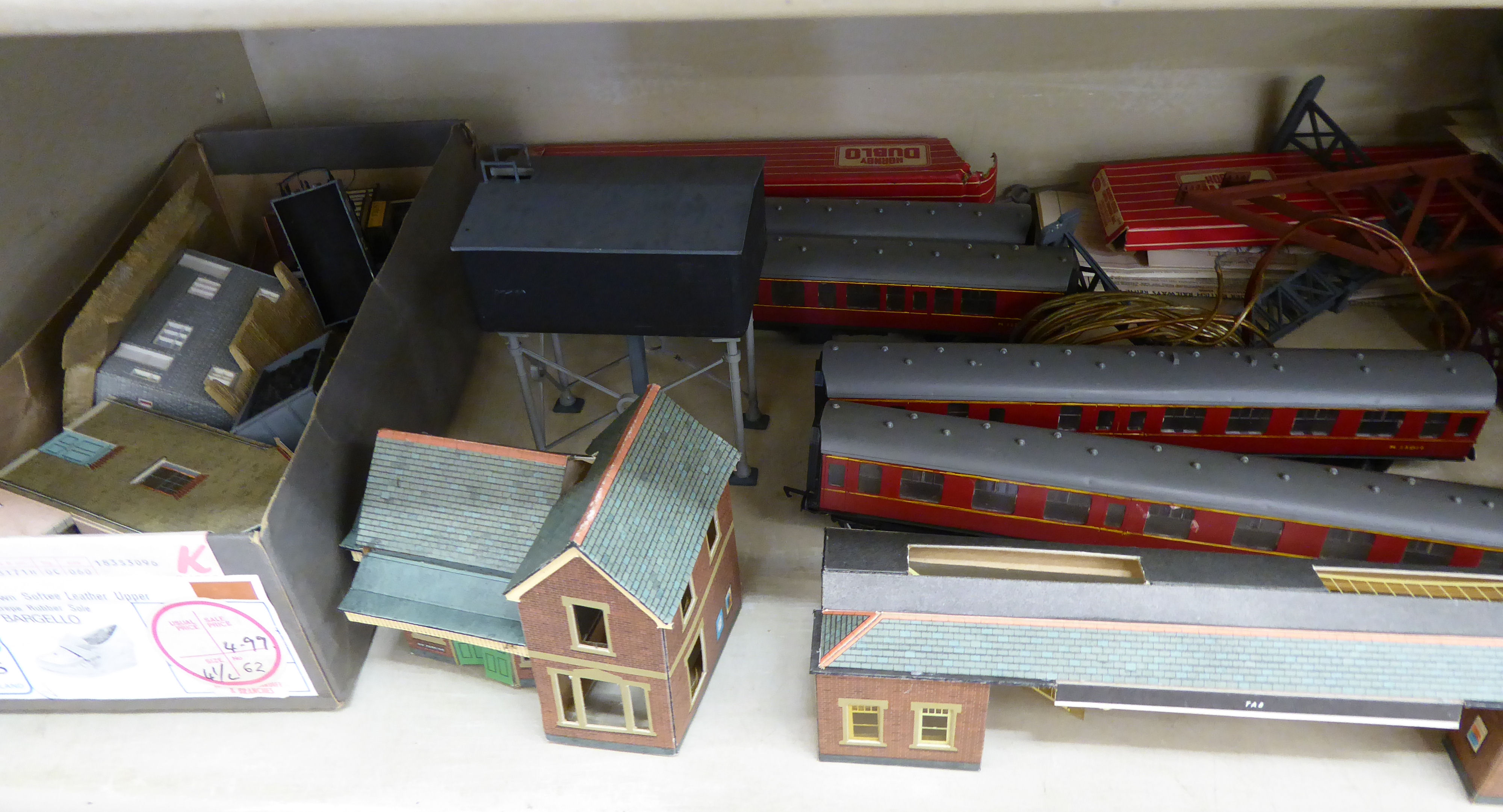 Hornby Dublo and other model locomotives and track accessories OS8 - Image 2 of 3