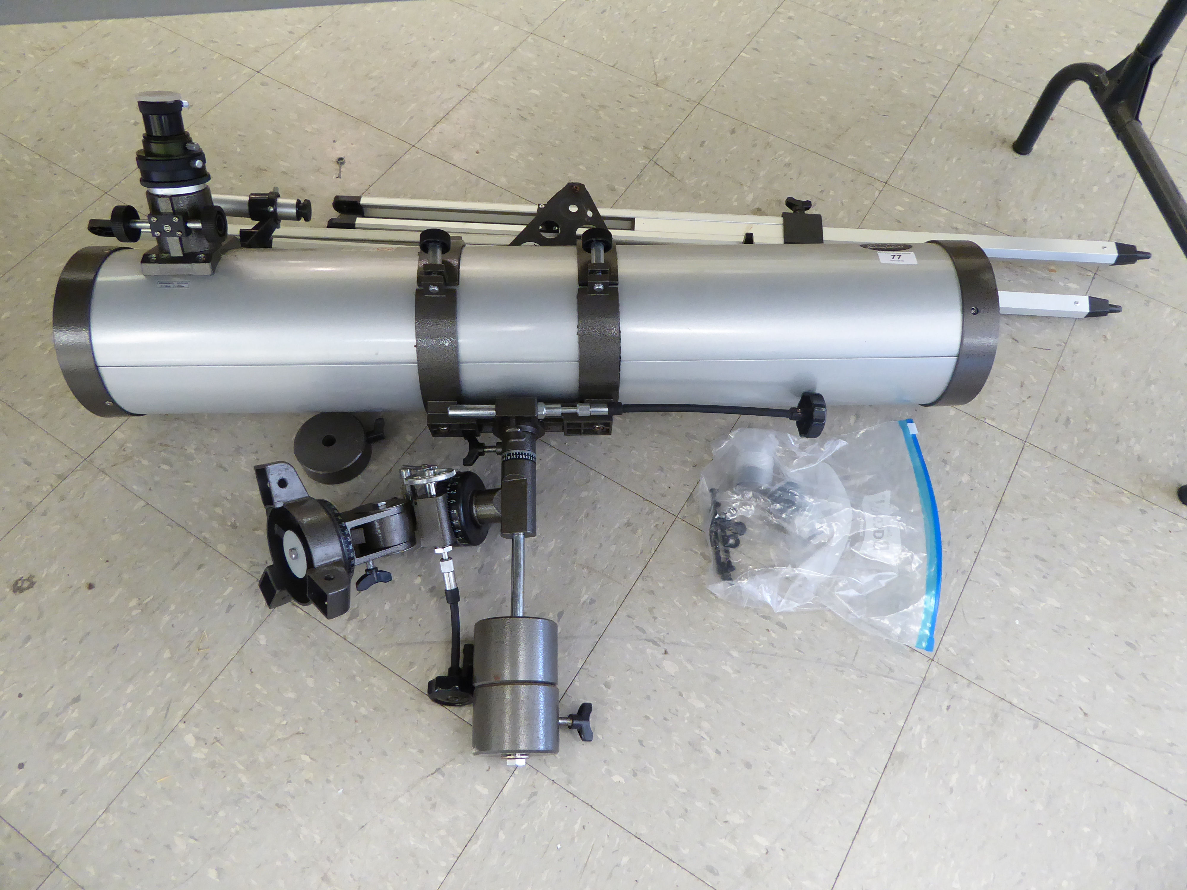 An Aspen bi-coloured silvered steel cased astronomical telescope (D=130mm F=1000mm) on an aluminium - Image 2 of 4