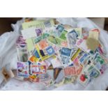 An uncollated 'loose' collection of world postage stamps OS1