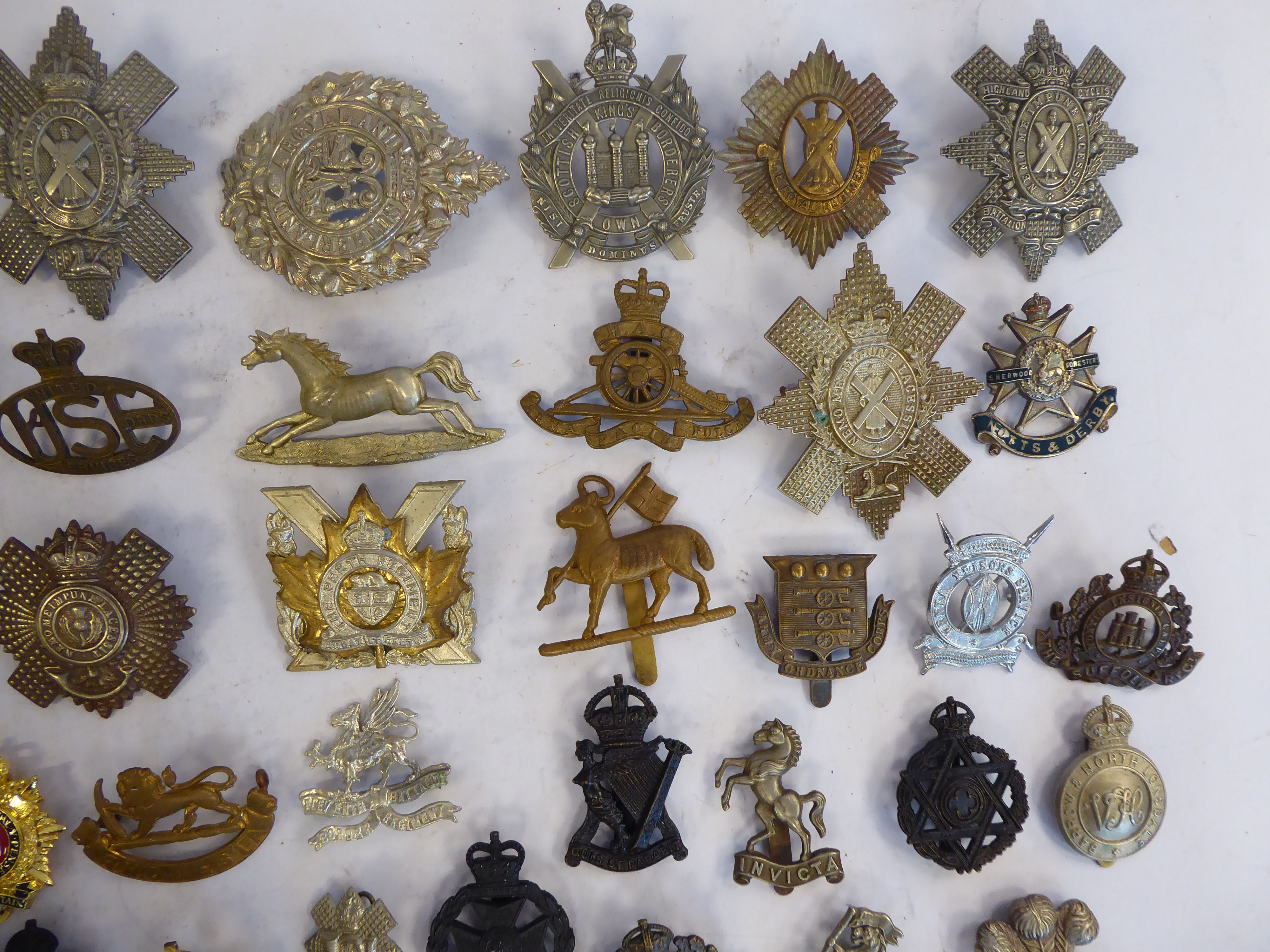 Approx fifty military cap badges and other insignia, - Image 3 of 5